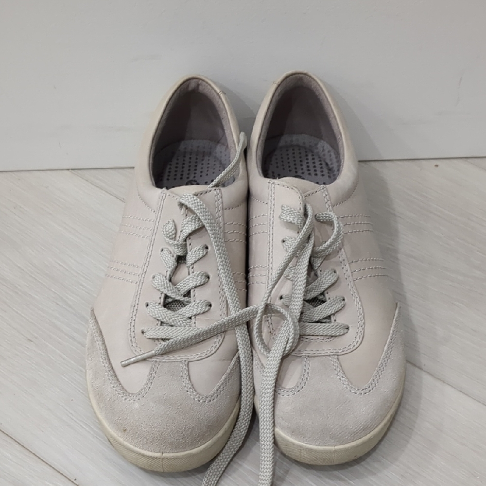 Women's Cream Sneakers